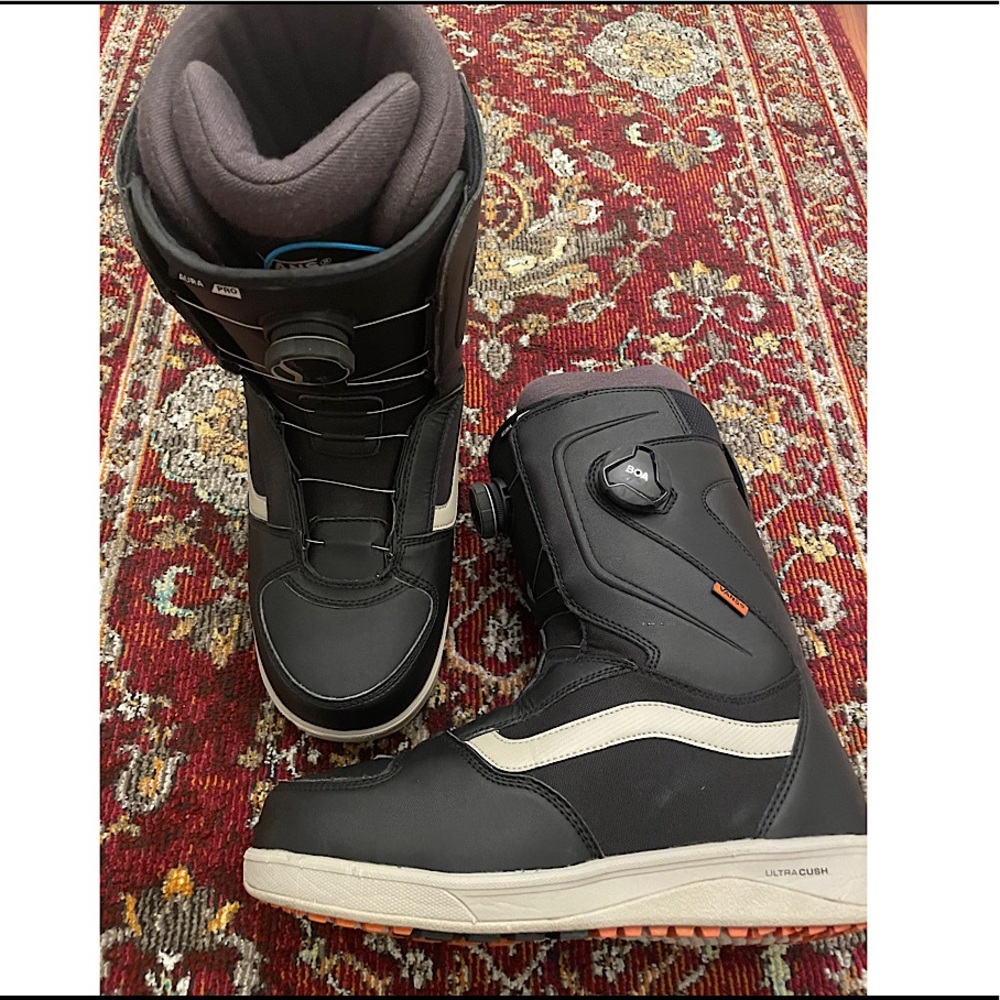 (SOLD) Vans Aura Pro Snowboard Boots 2020 Men's 10.5 US